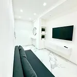 Licheni R-home アパート